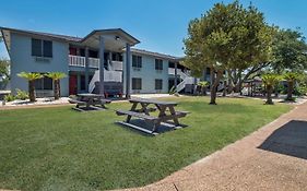 Econo Lodge Inn & Suites Fulton - Rockport